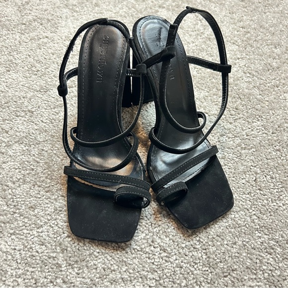 Revolve Superdown Lynda Strappy black heels - Picture 3 of 5